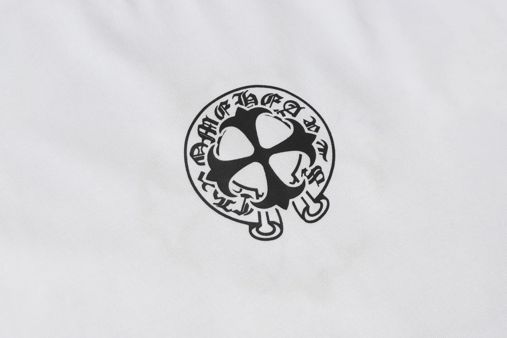 P170 Chrome Hearts* Chrome Hearts are made of 300g double yarn fabric, 1*1 Solona rib, imported digital front and rear white ink direct injection + laser appliqué embroidery, hand-nailed hardware accessories, loose version, same style for men and women. Color: Black White Size: XS S M L
